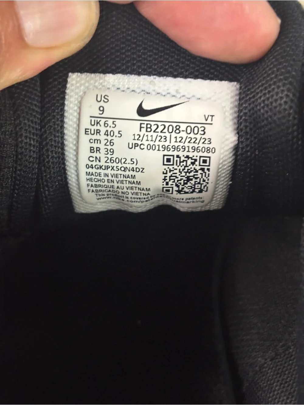 Nike Women's Revolution 7 Running Shoes size 9